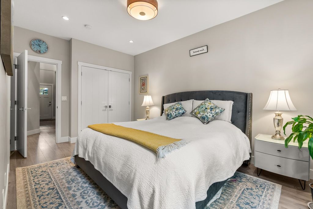 listing image 1109209446251249561