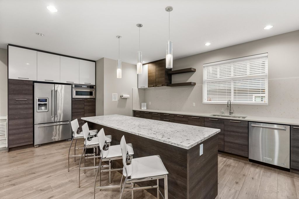 listing image 1102213298716533071