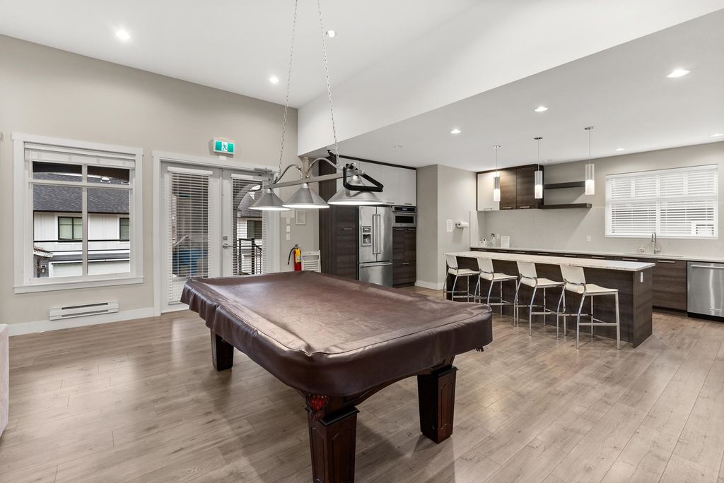 listing image 1103558862313893101