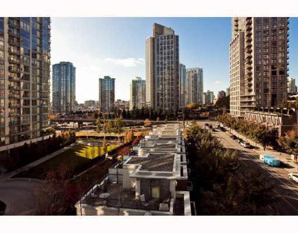 listing image 1100636358736980164