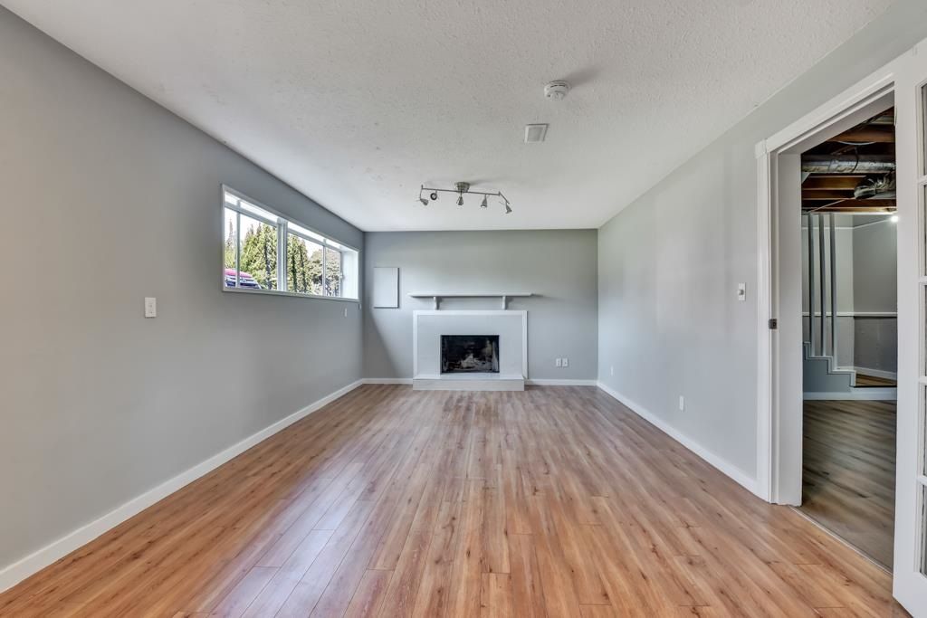 listing image 1101374017414733833