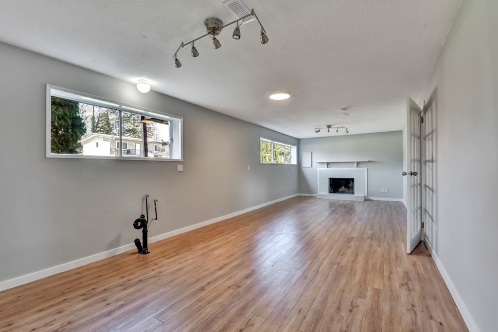 listing image 1102380114280634811