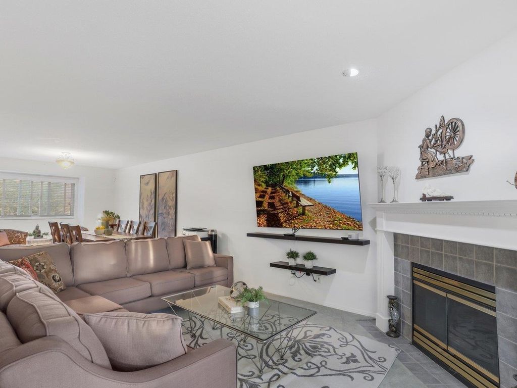 listing image 1106749706403929854