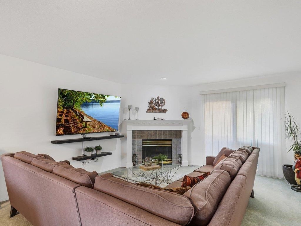 listing image 1104132849431417562