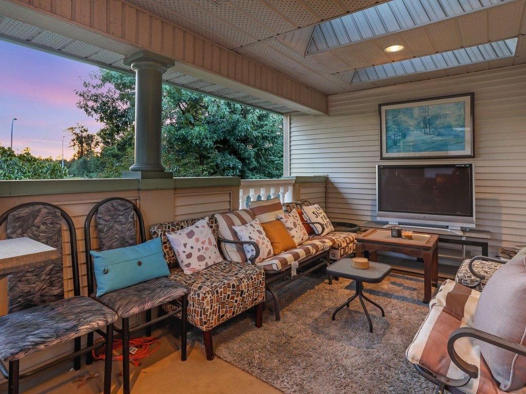 listing image 1103283000681646397