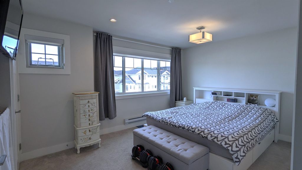 listing image 1101635530307058169