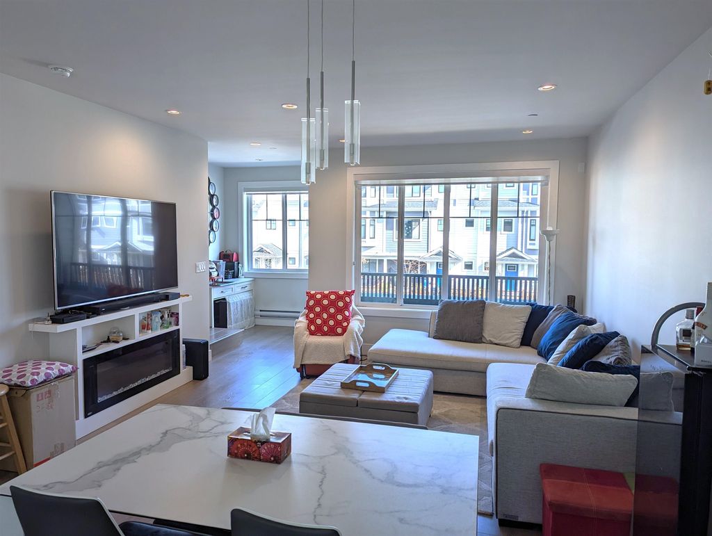 listing image 1109558785806420393