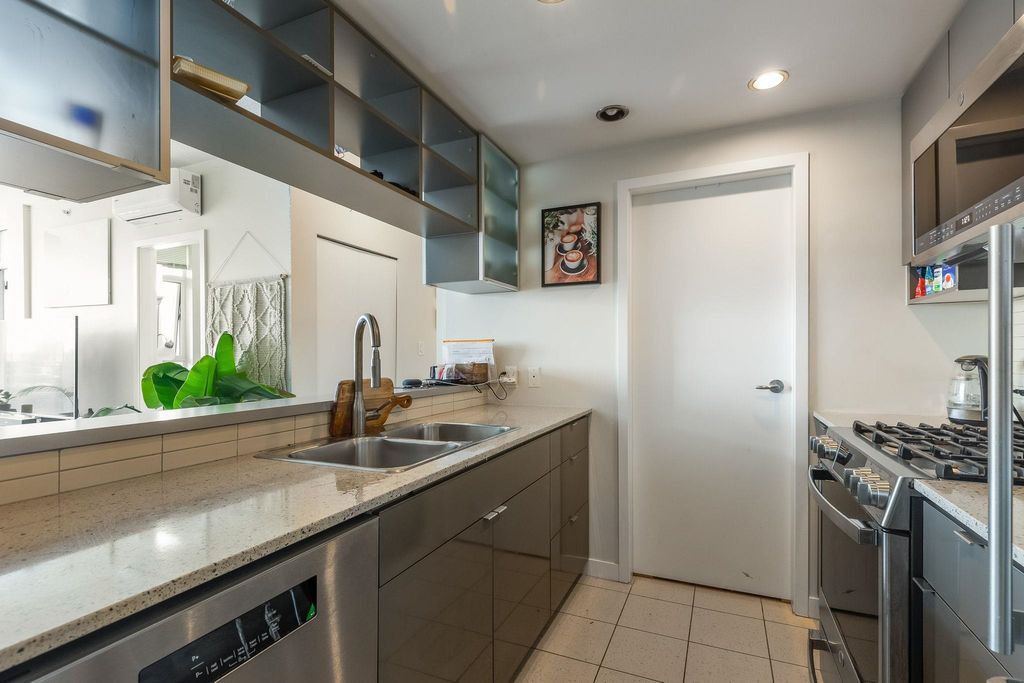 listing image 1100510736975982672