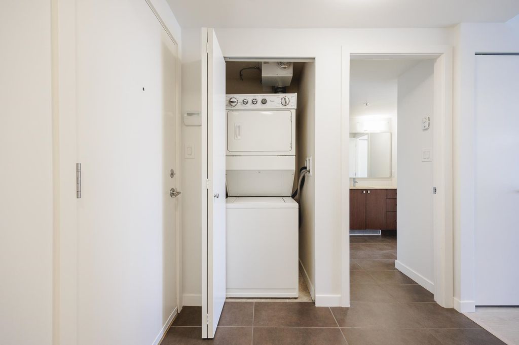 listing image 1109771943182116560