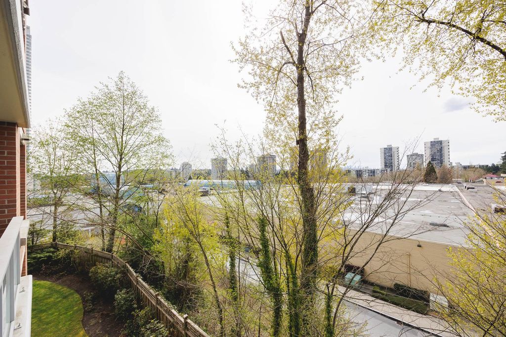 listing image 1109971778632994624