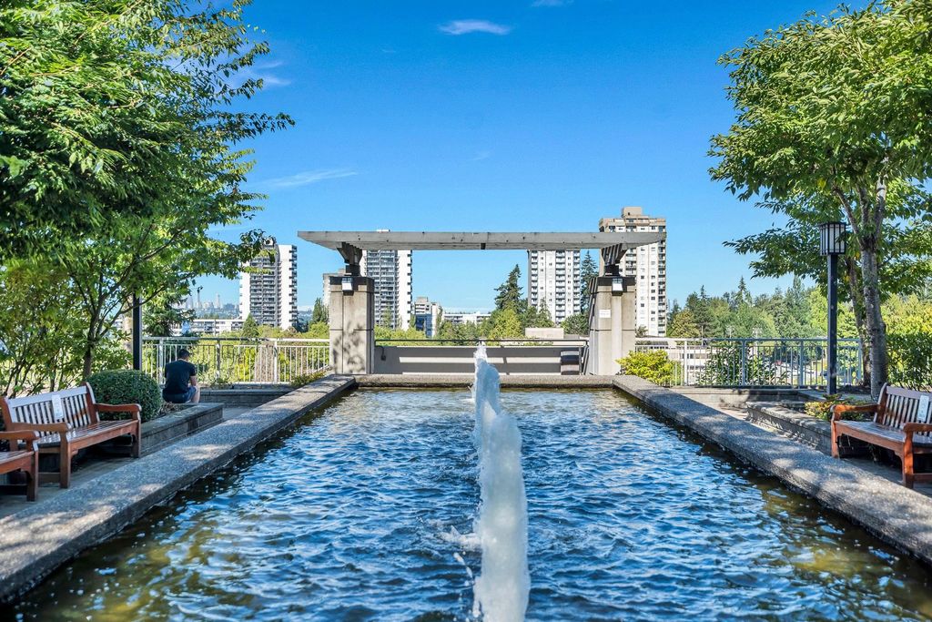 listing image 1109910800310300096