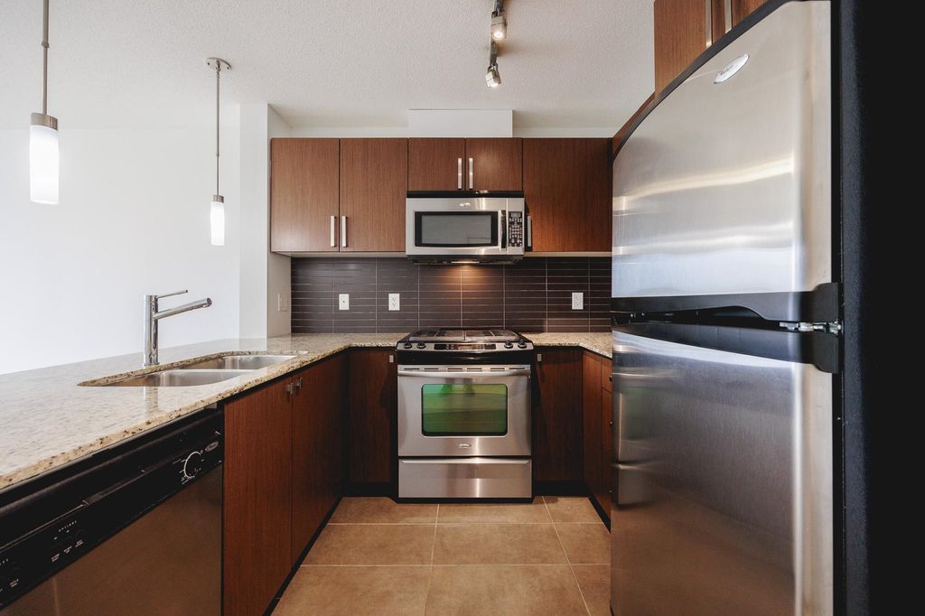 listing image 1101133639217191306