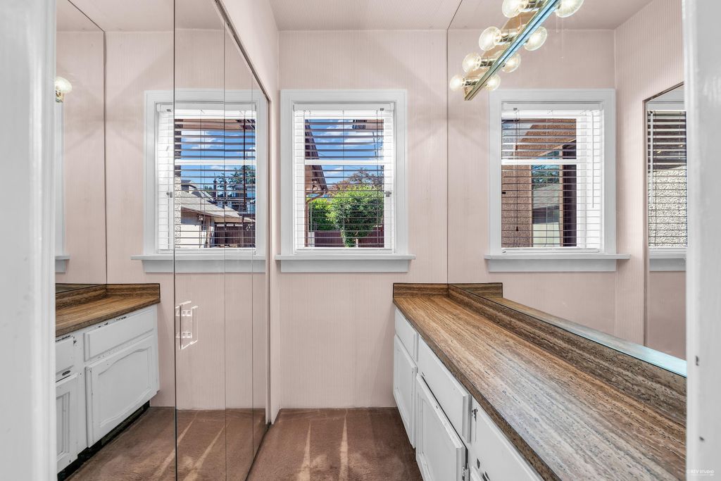 listing image 1104195684919366722