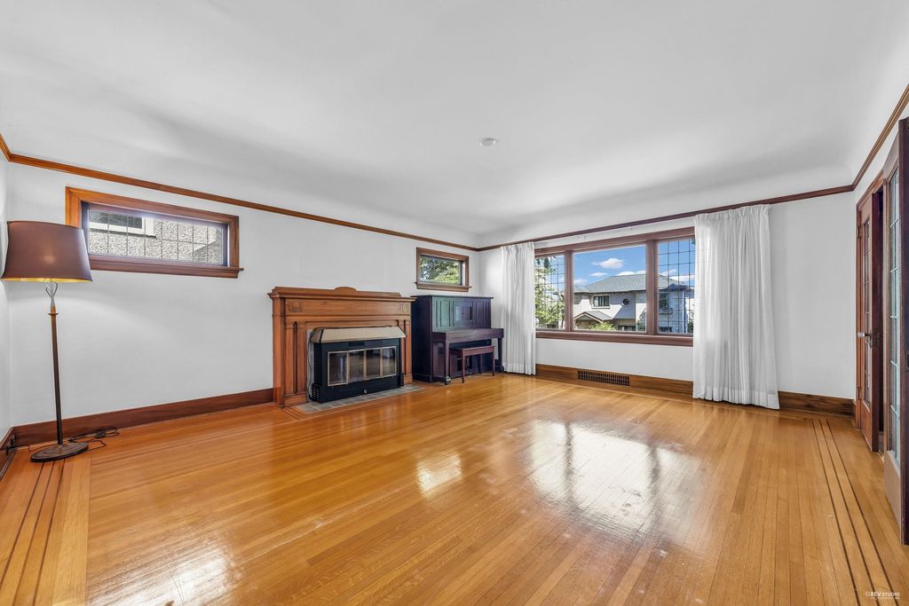 listing image 1106441463178682640