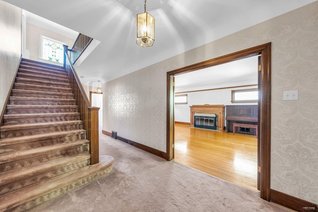 listing image 1107202548543133506