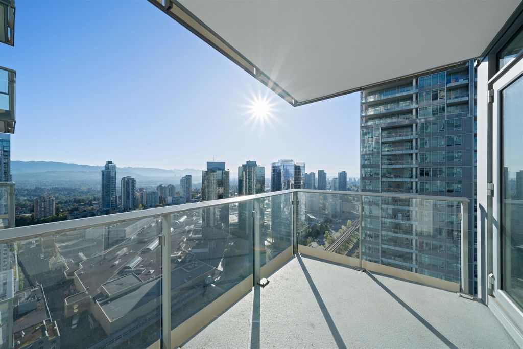 listing image 1107946130634055296