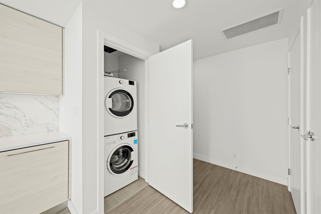 listing image 1100839914933546552