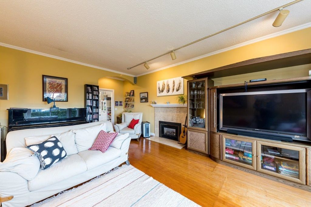 listing image 1105553529917797440