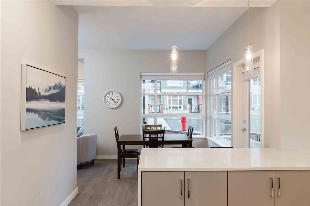 listing image 1102802559994165936