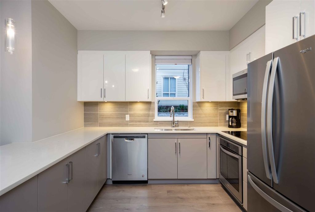 listing image 1109543291897200386