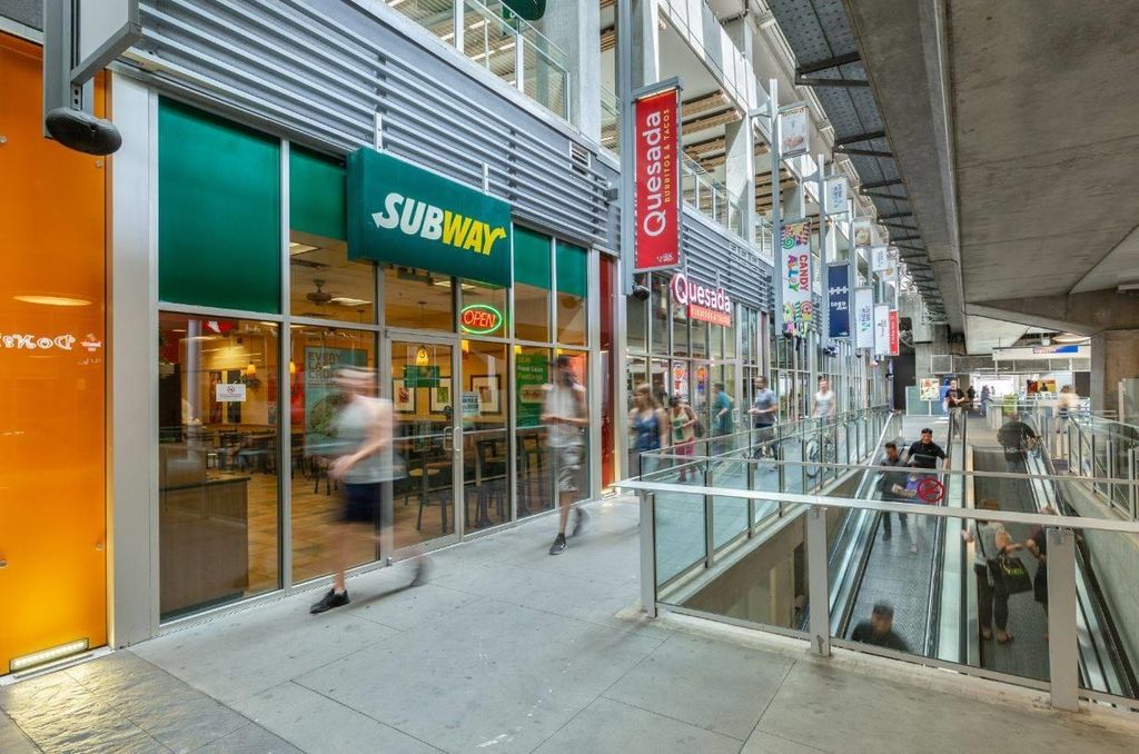 listing image 1109759551931316356