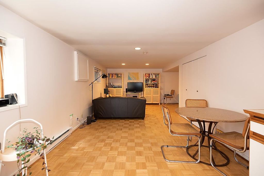 listing image 1106635123464683074