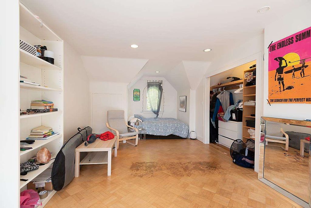 listing image 1104264934745794942