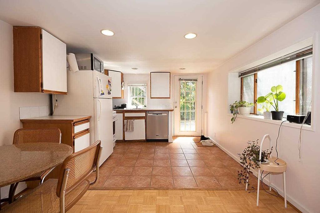 listing image 1101899882215967362