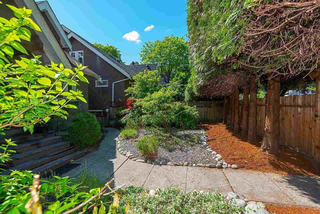 listing image 1104189142853803854