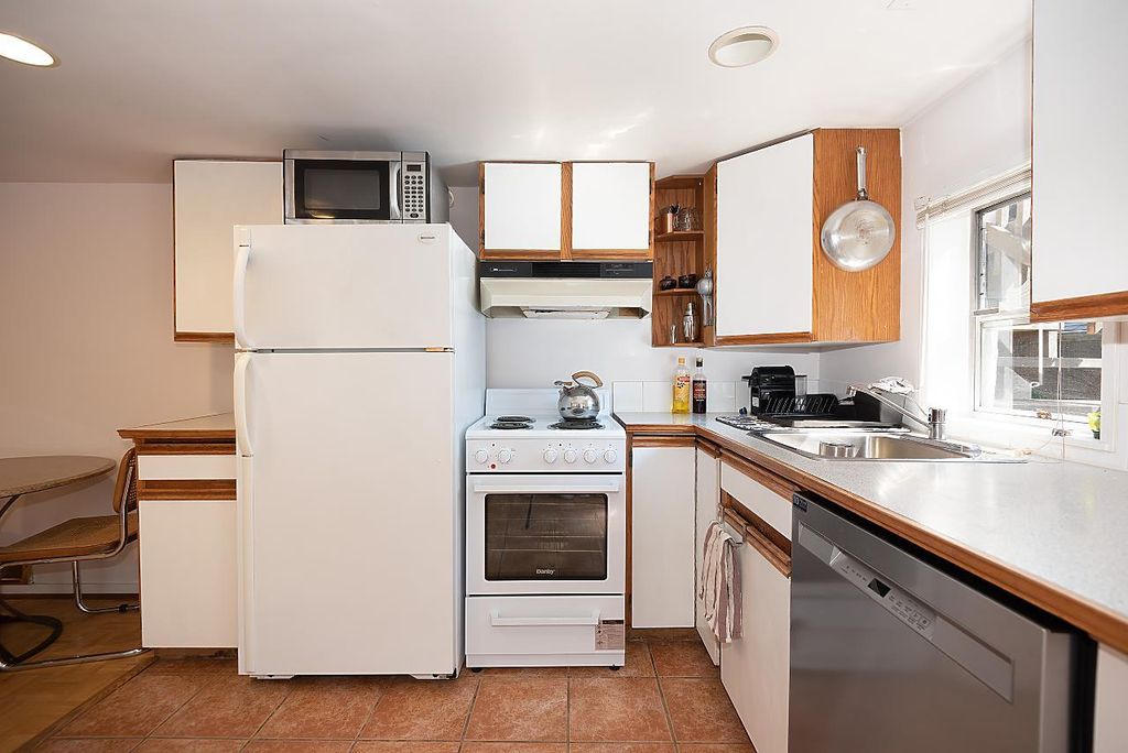 listing image 1104704086244982565