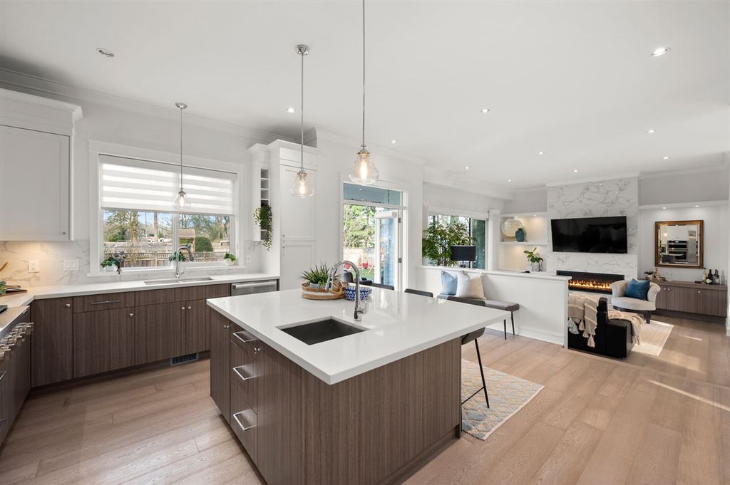 listing image 1103827193929566398