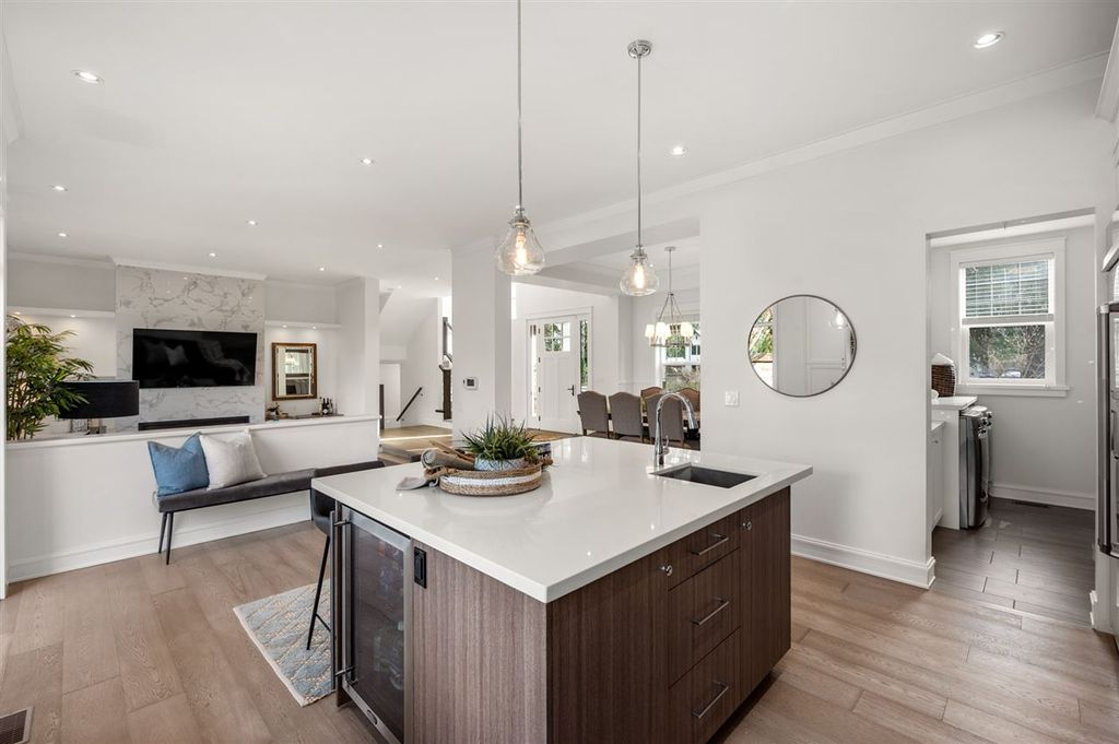 listing image 1107761354156125824