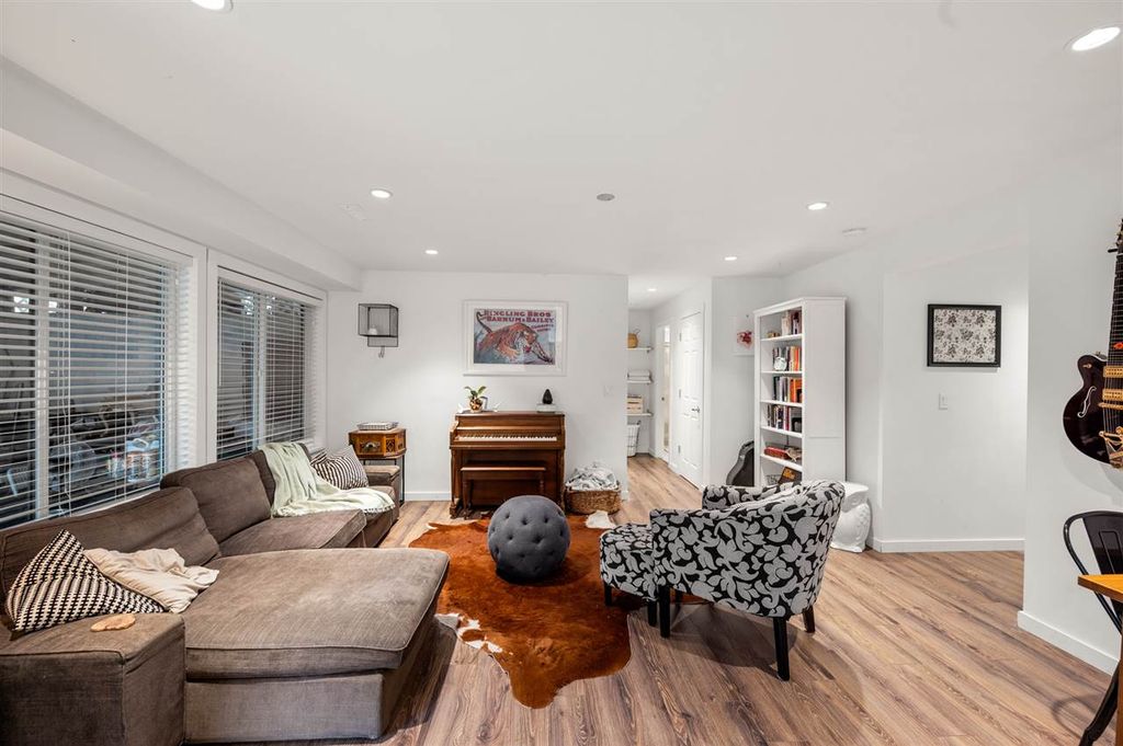 listing image 1107380201739401027