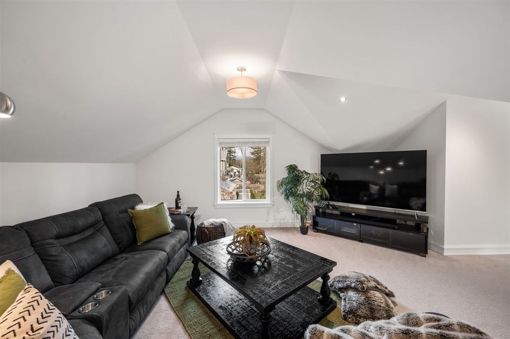 listing image 1104387124274021771