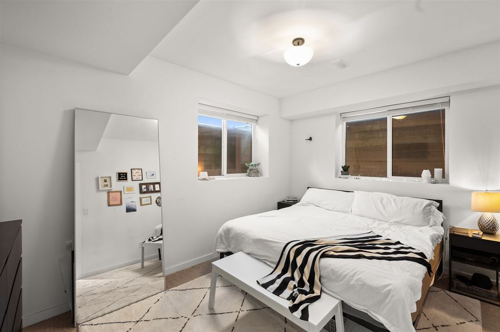 listing image 1106732240250158845