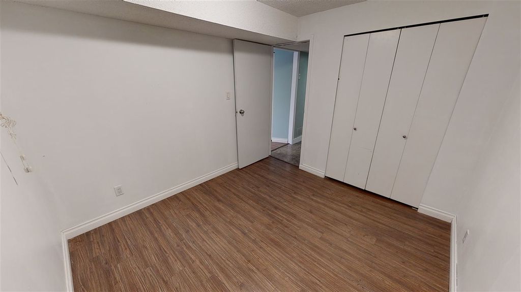 listing image 1104595455305658577