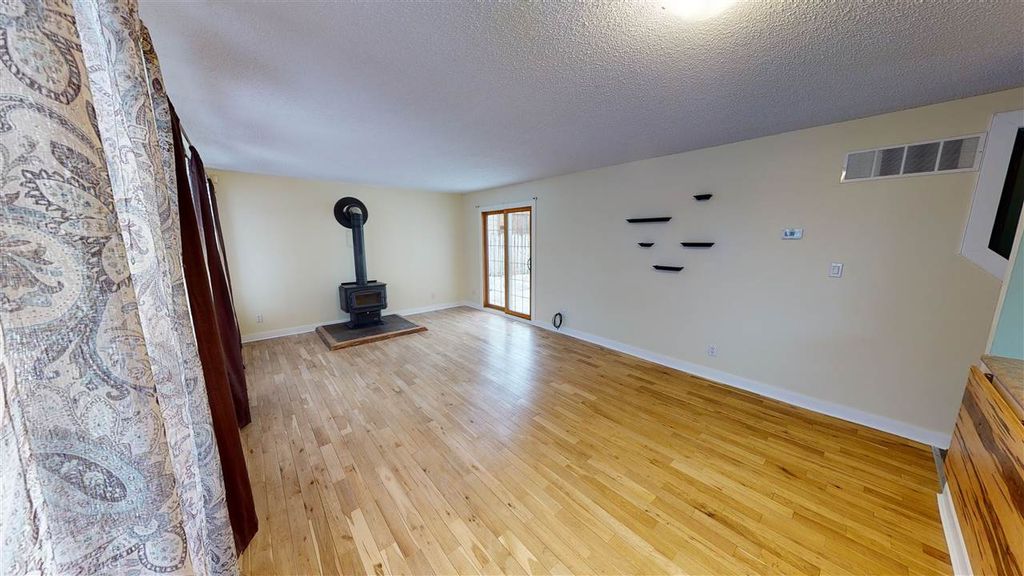listing image 1101017619344079329