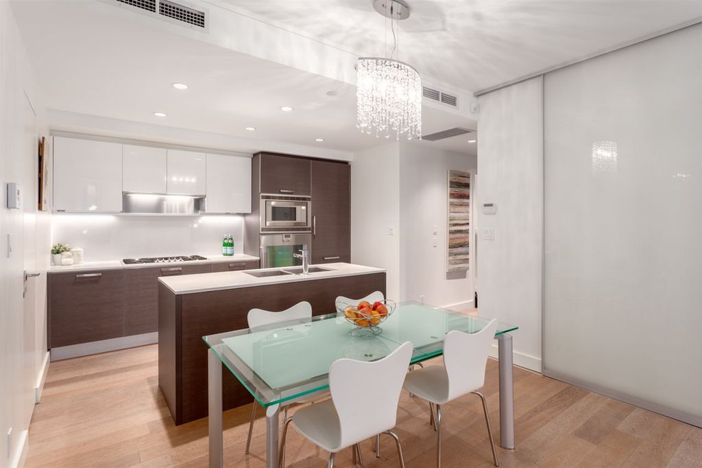 listing image 1102868688842330304