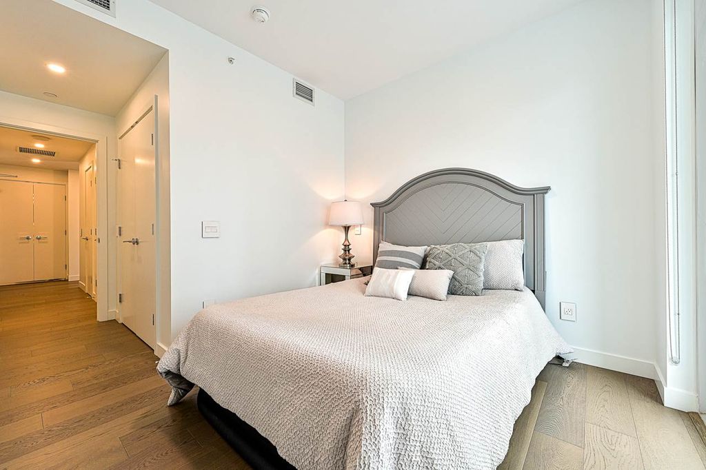 listing image 1104409516580581317