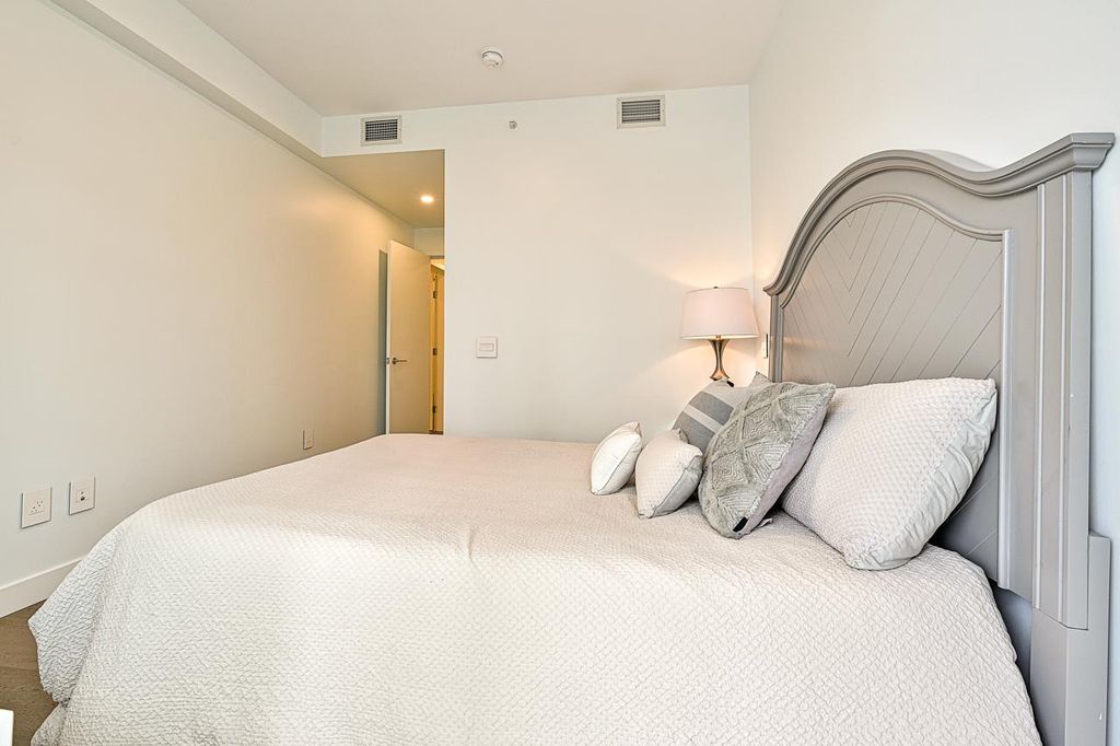 listing image 1104824136649937465