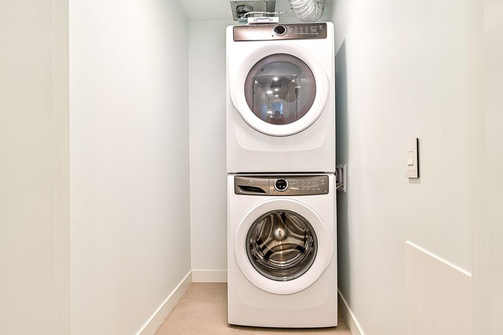 listing image 1107026338304184837