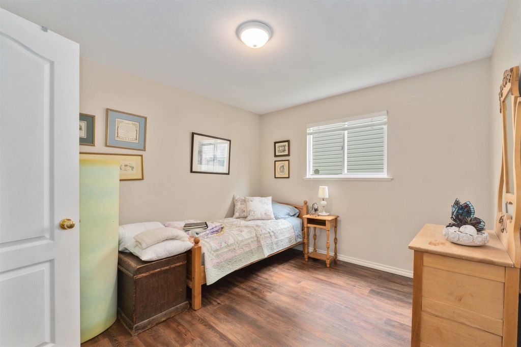 listing image 1106241657203706170