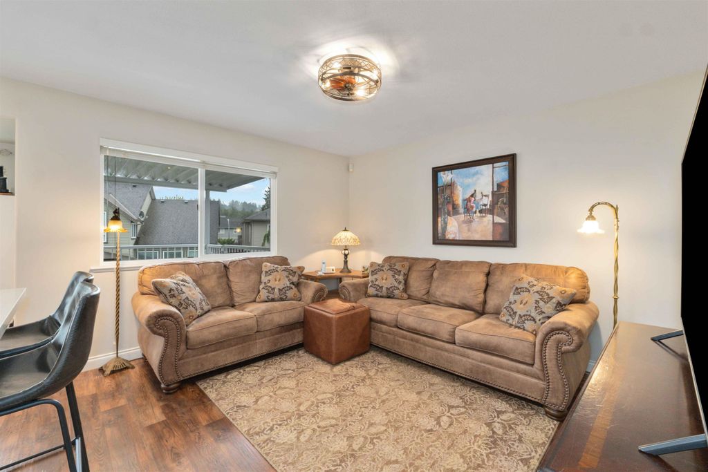 listing image 1105477095604433906