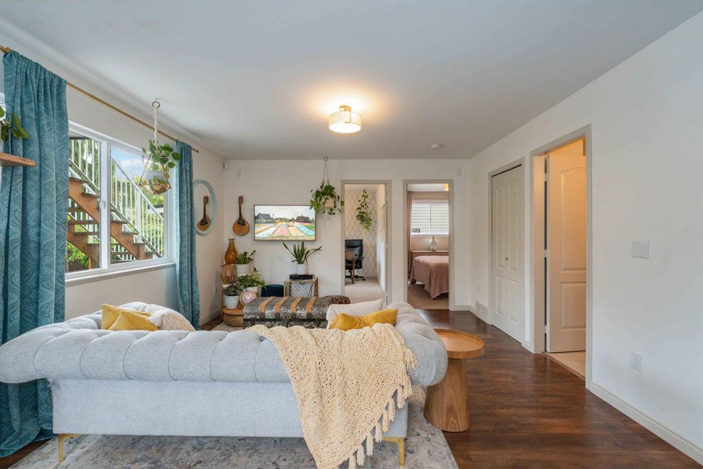 listing image 1102218471430232760