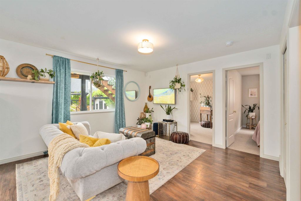 listing image 1104275411325951461