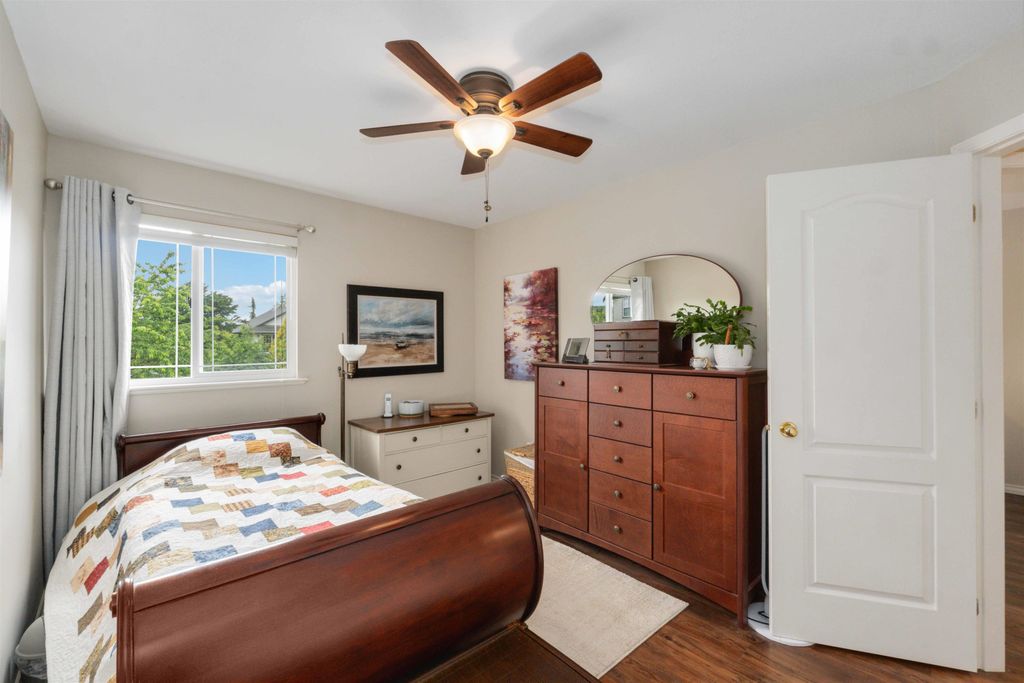 listing image 1107615335594674627