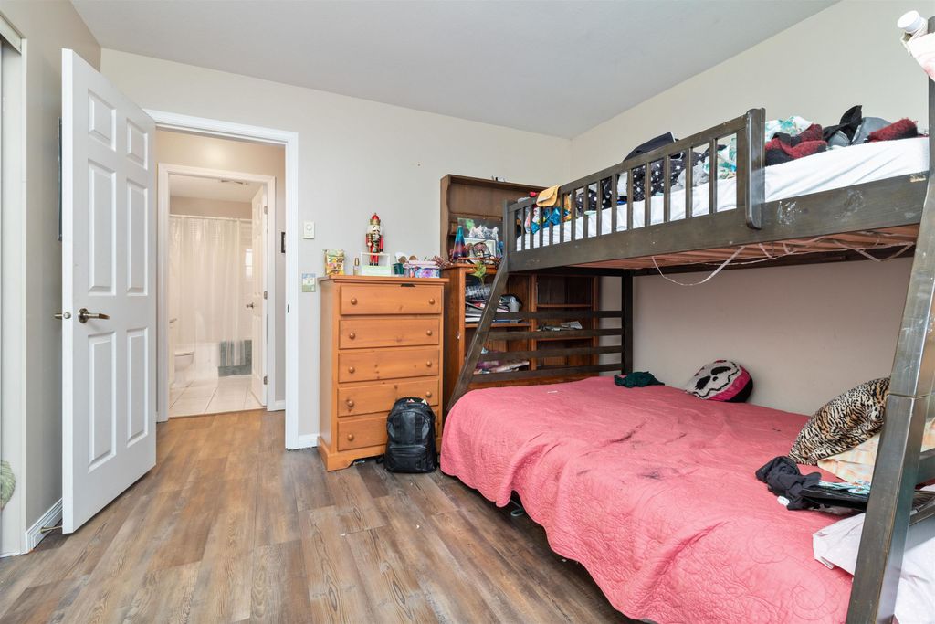 listing image 1109511329861279216