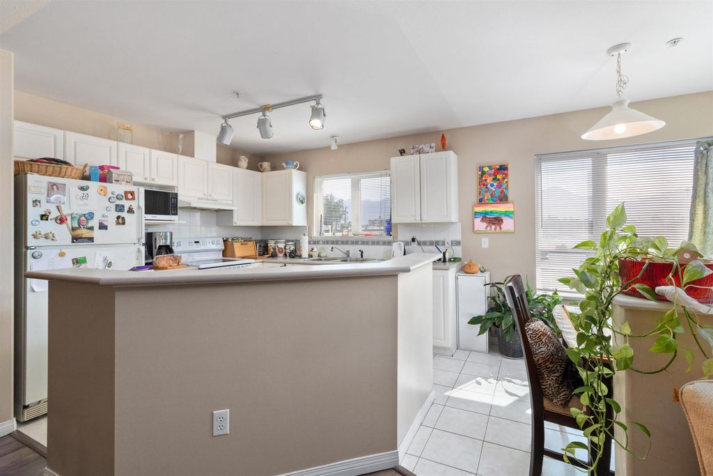listing image 1100645082541193246