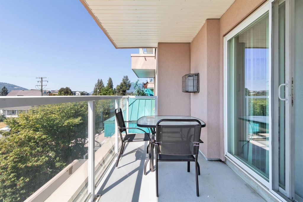 listing image 1107776551770843072