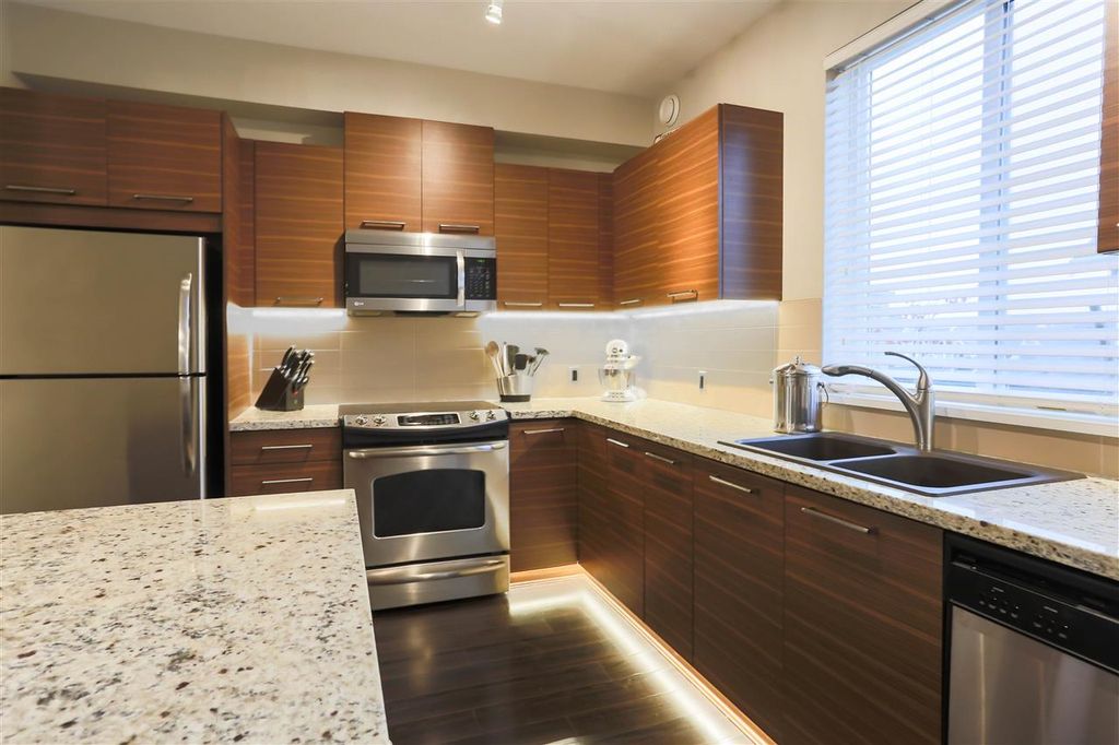 listing image 1107038744659200796